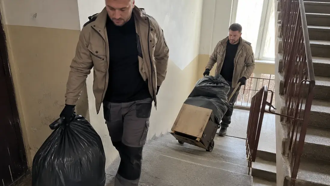 Изхвърляне на боклуци от адрес